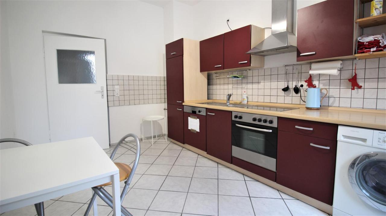 Privatzimmer Nahe Bahnhof Und City Wurzburgo Exterior foto